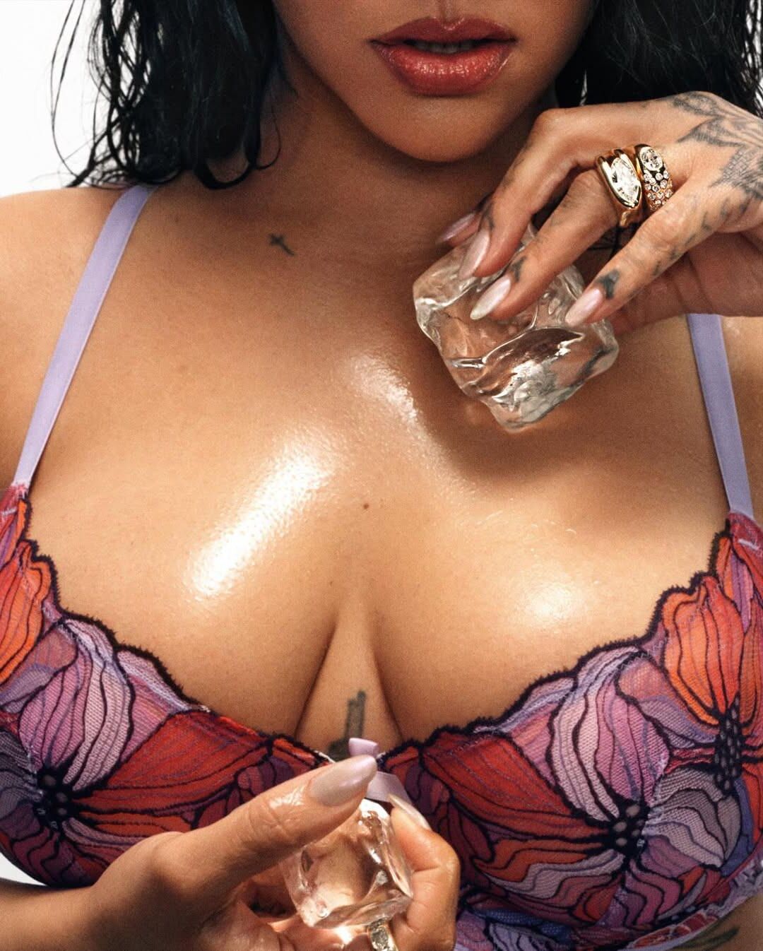 サベージx fentyモザイクレースのリアーナ（）