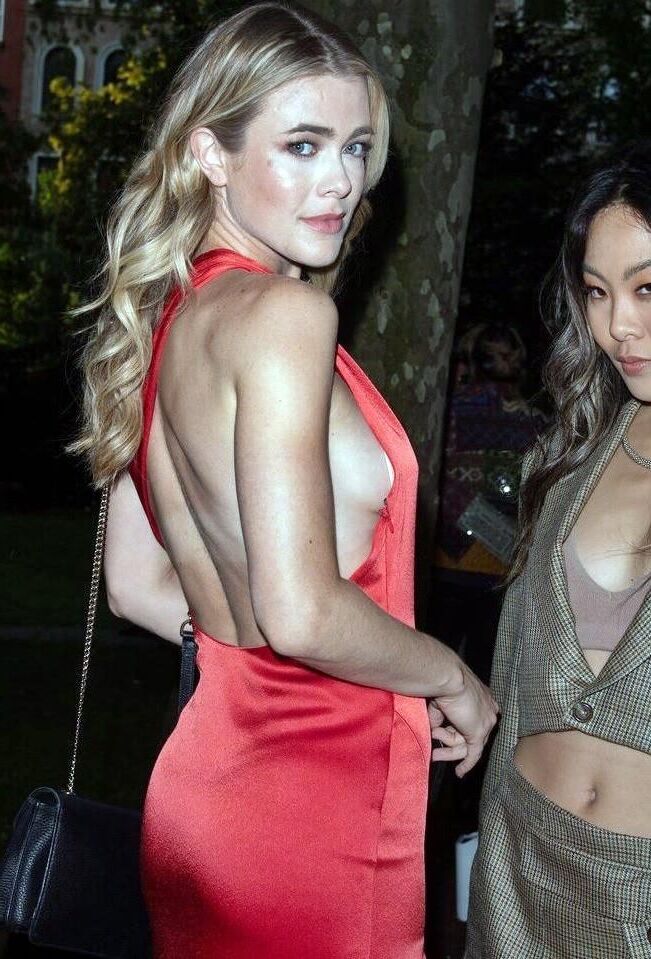 Celebrity Side Boob 