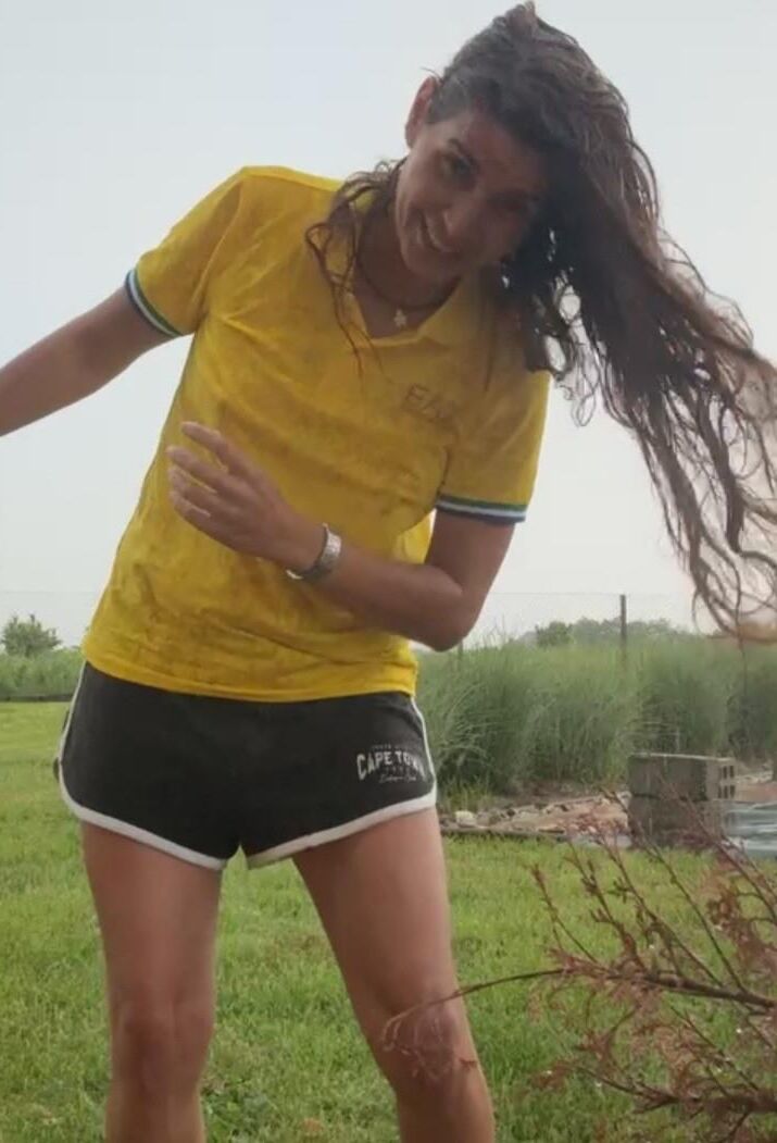 Sugarbabe liebt es, ihre Brustwarzen auf FB zu zeigen