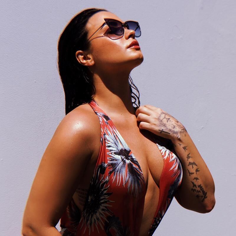 Hot Celebs Teasing Us In A Very Good Way 