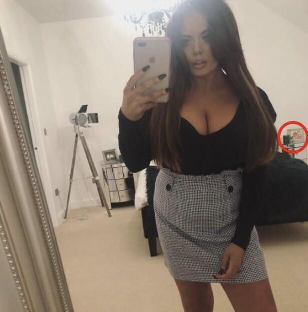 Scarlett moffatt ( TV personality)