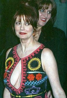 Hot Dekolleté from SUSAN SARANDON