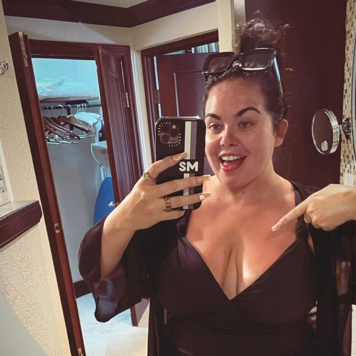 Scarlett moffatt ( TV personality)