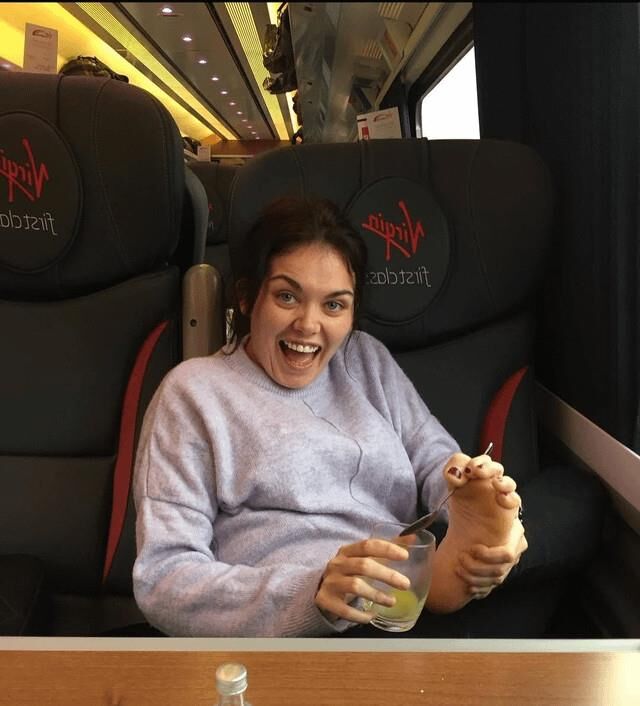Scarlett moffatt ( TV personality)