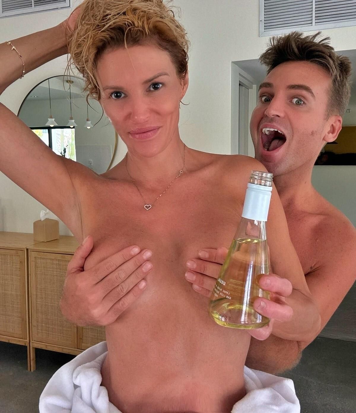 Celebs Hiding Tits 
