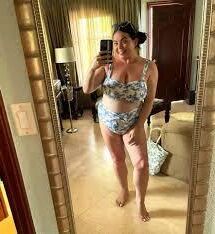 Scarlett moffatt ( TV personality)