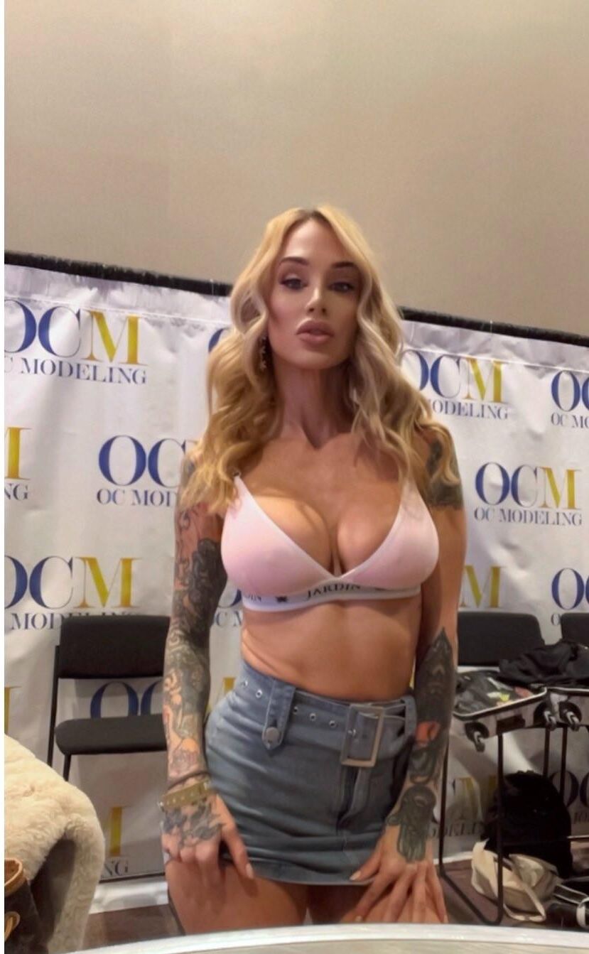 Mega hot MILF Sarah Jesse 