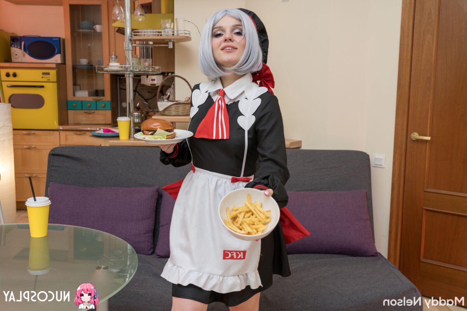 Maddy Nelson Yo Analsex für sexy Burger Maid