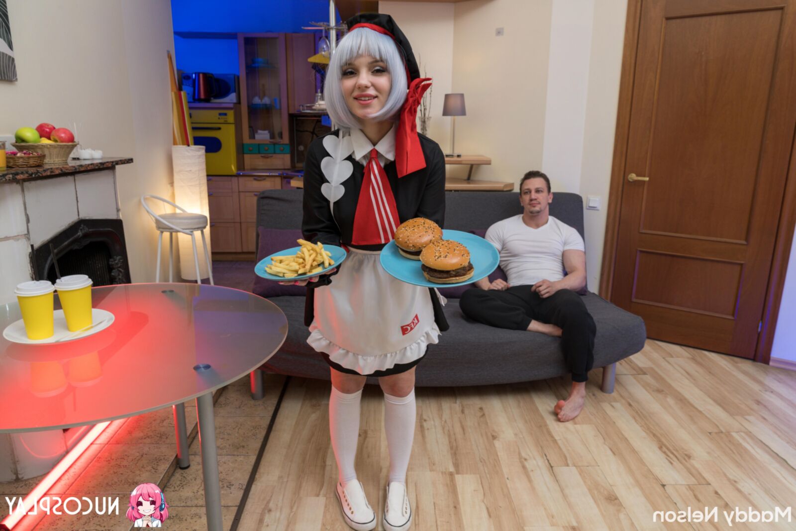 Maddy Nelson Yo Analsex für sexy Burger Maid