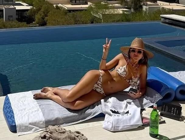 Знаменитости бикини