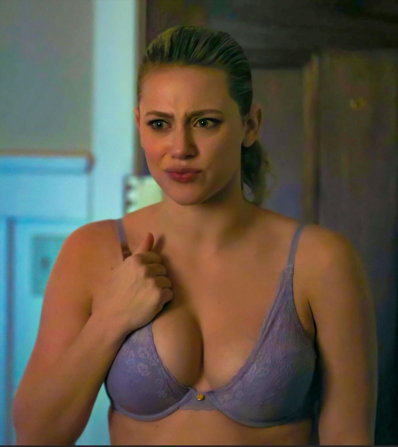 Lili Reinhart