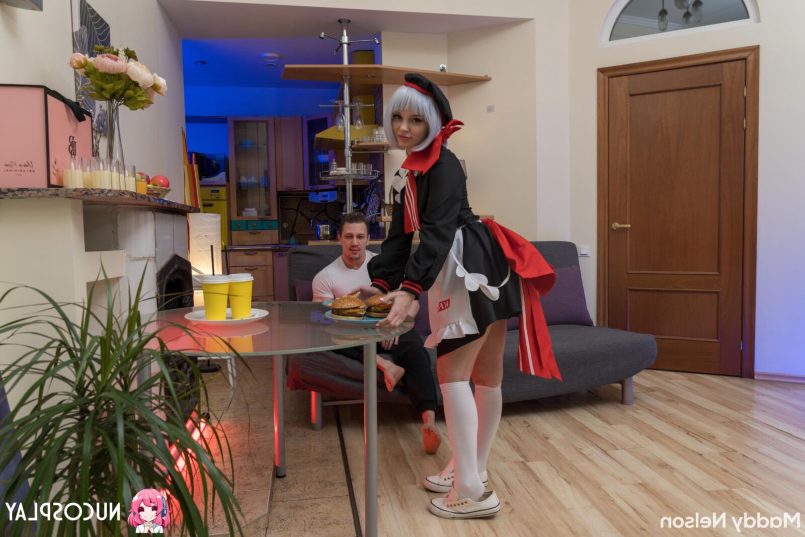 Maddy Nelson Yo Analsex für sexy Burger Maid