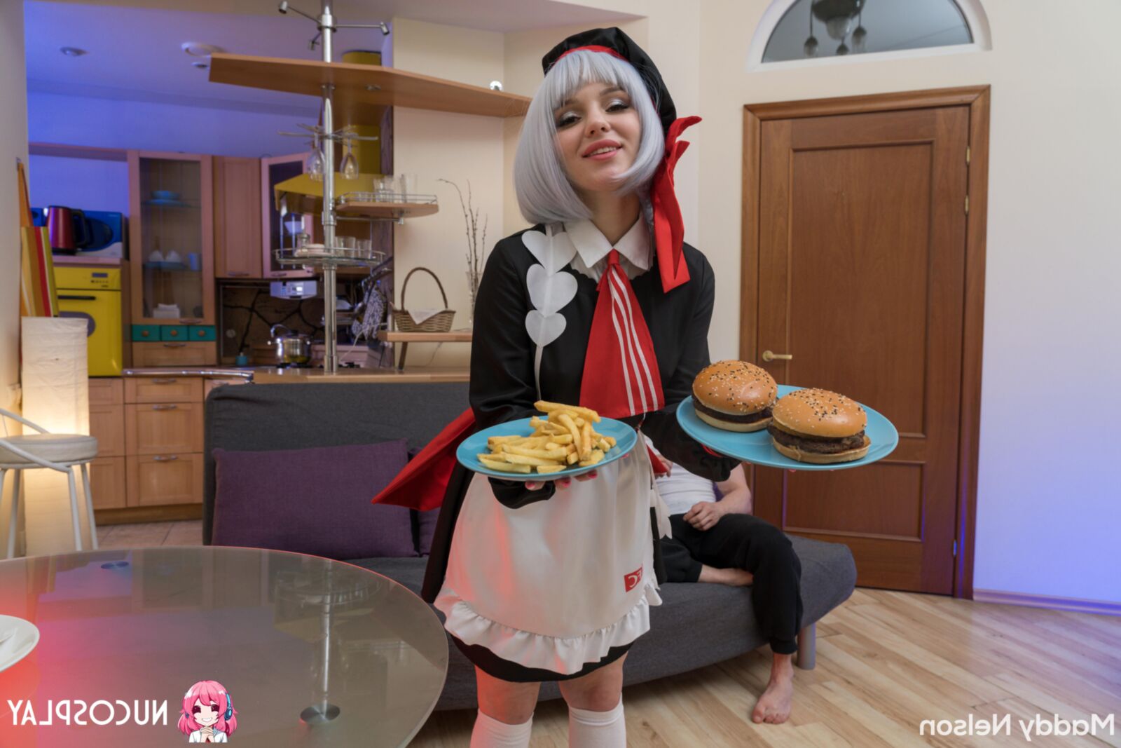 Maddy Nelson Yo Analsex für sexy Burger Maid