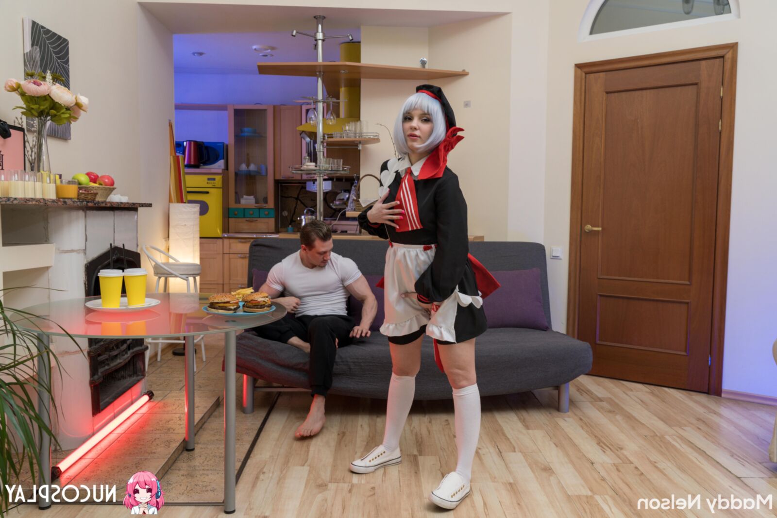 Maddy Nelson Yo Analsex für sexy Burger Maid