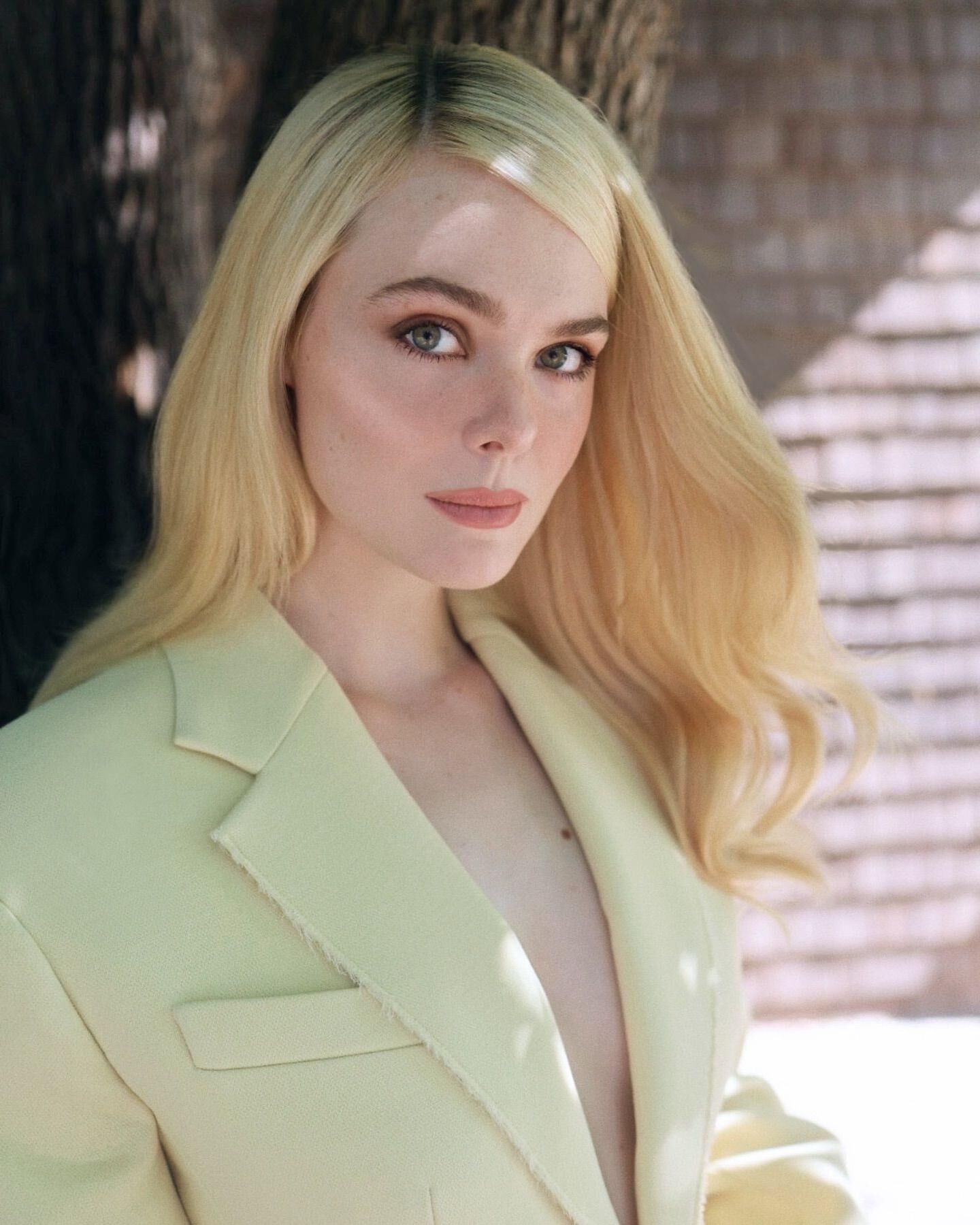 Elle Fanning sex secretary 