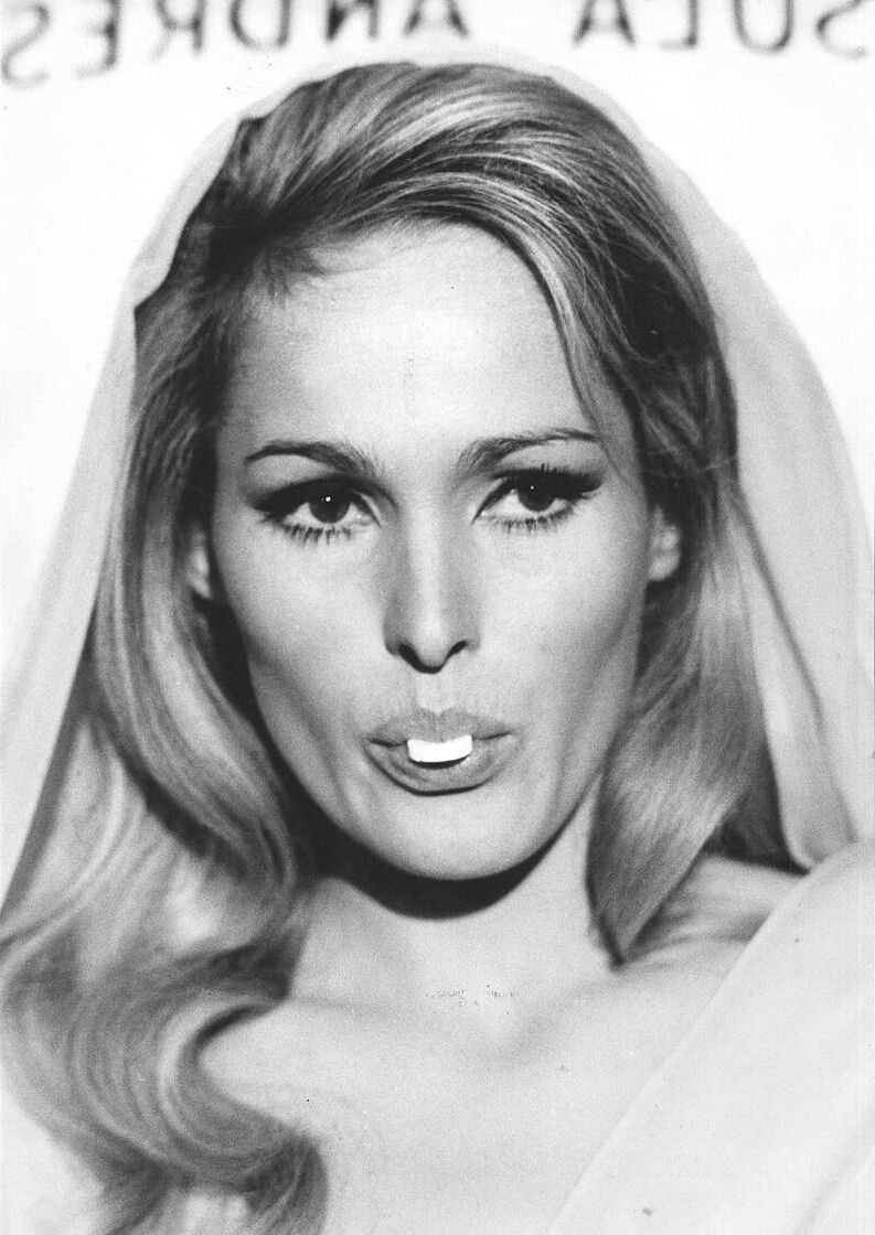 URSULA ANDRESS
