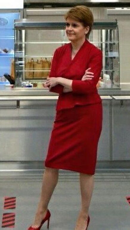 Nicola Sturgeon, ce sont ses jambes qui me font si dur!