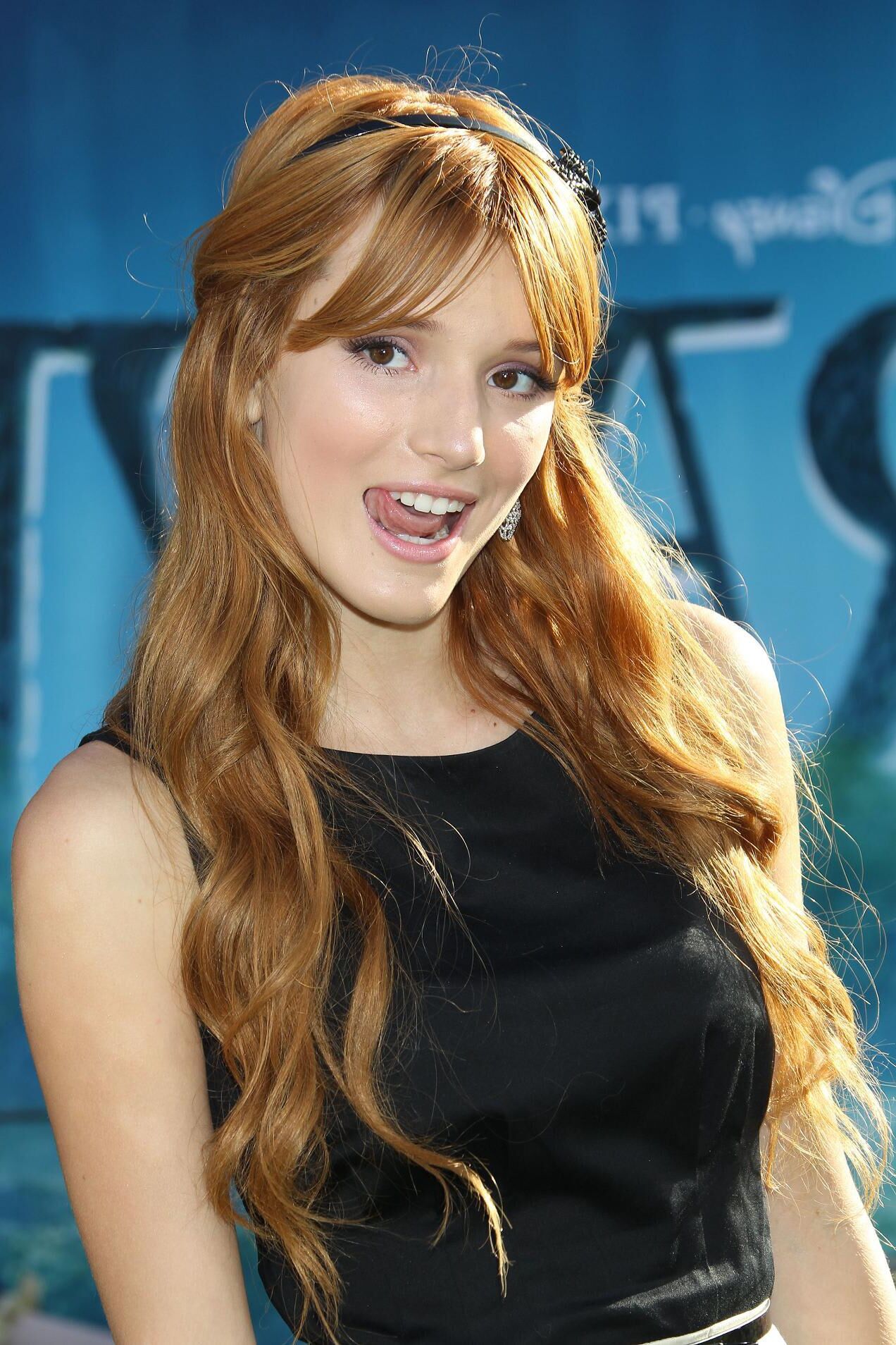 Teen Celeb Bella Thorne, Kurven, die nicht nur Produzenten beeindrucken