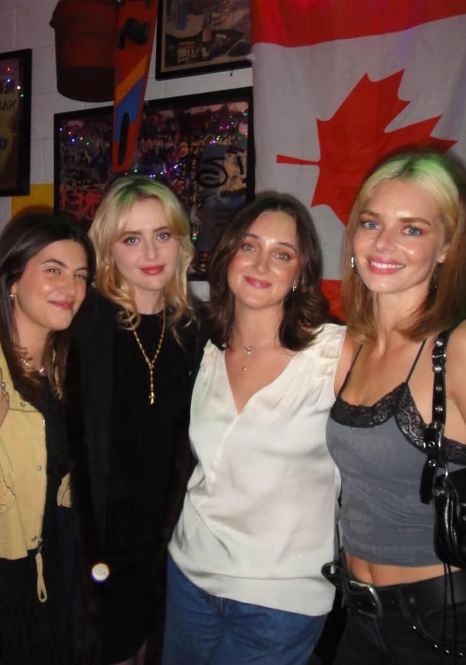 Samara Weaving and Kathryn Newton 