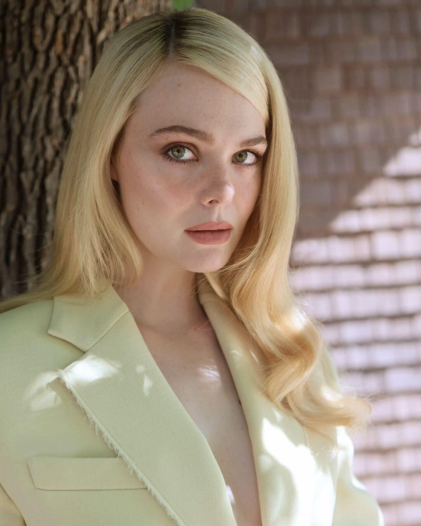 Elle Fanning sex secretary 