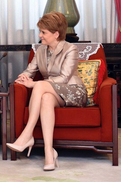 Nicola Sturgeon, ce sont ses jambes qui me font si dur!