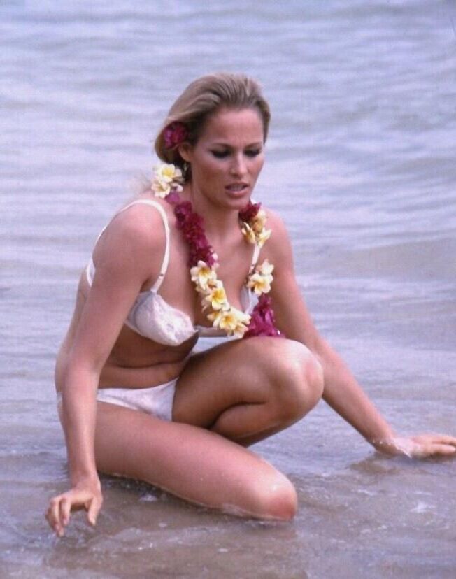 URSULA ANDRESS