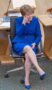 Nicola Sturgeon, ce sont ses jambes qui me font si dur!