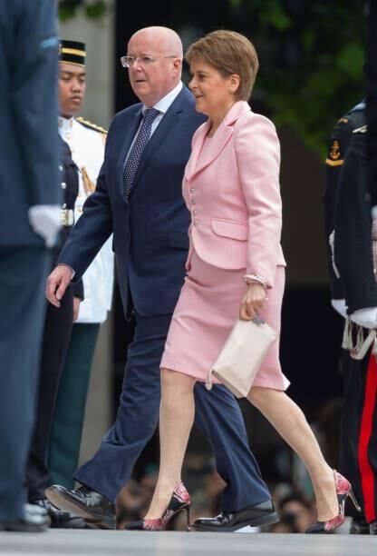 Nicola Sturgeon, ce sont ses jambes qui me font si dur!