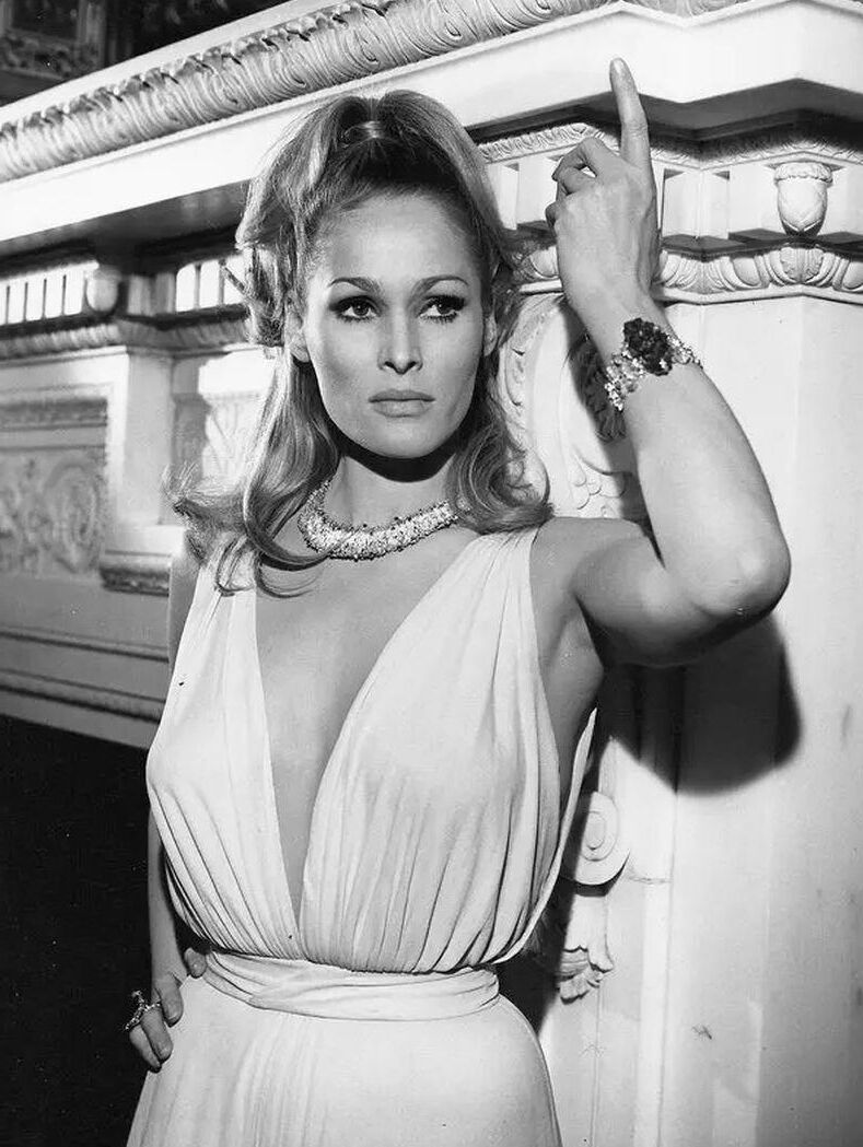 URSULA ANDRESS
