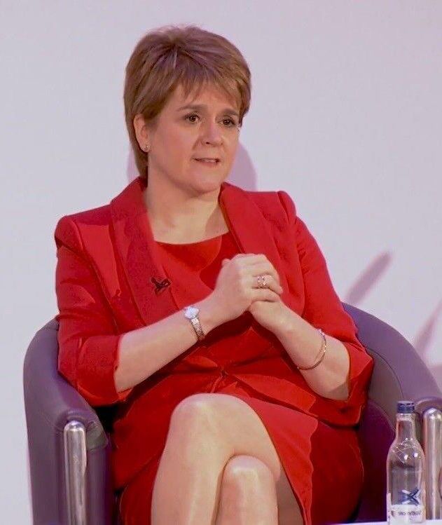 Nicola Sturgeon, ce sont ses jambes qui me font si dur!