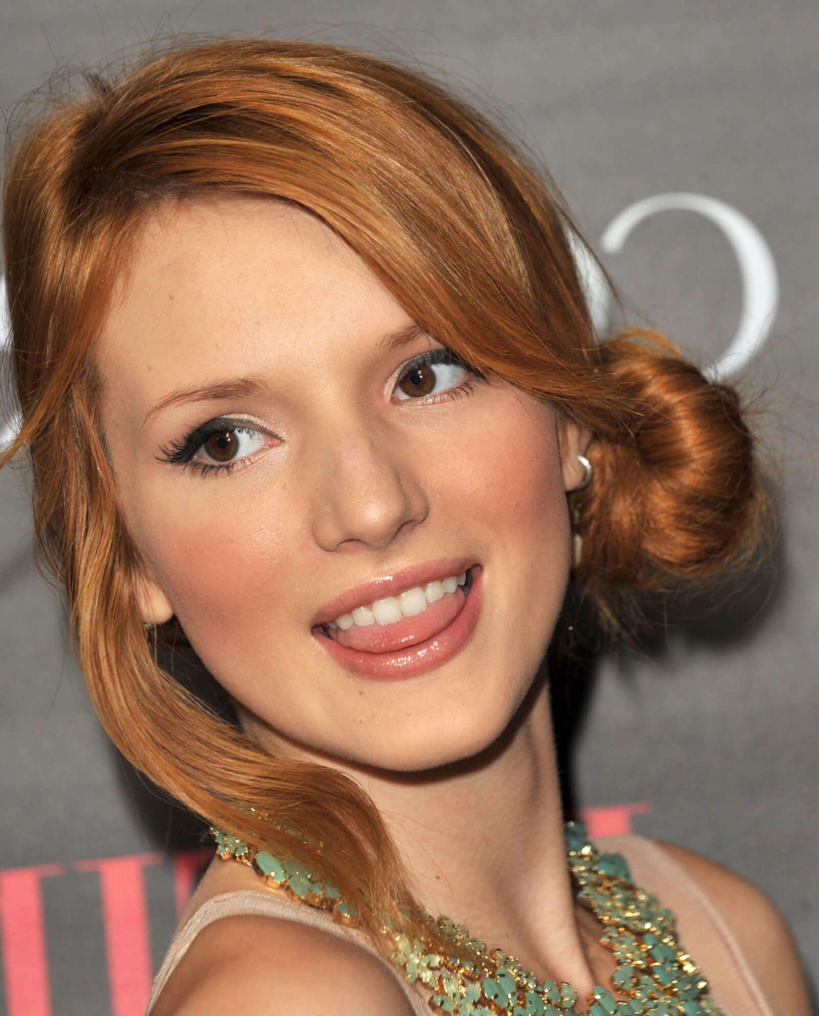 Teen Celeb Bella Thorne, Kurven, die nicht nur Produzenten beeindrucken
