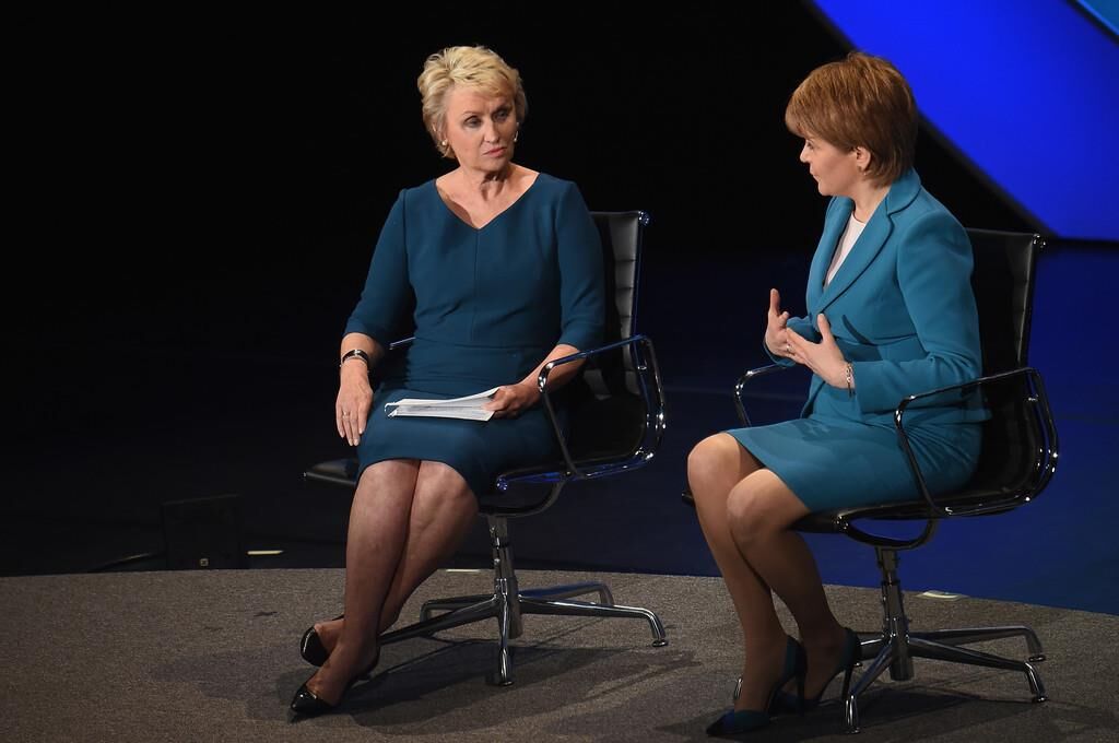 Nicola Sturgeon, ce sont ses jambes qui me font si dur!