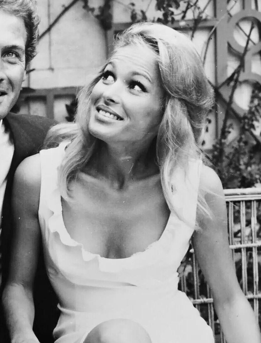 URSULA ANDRESS