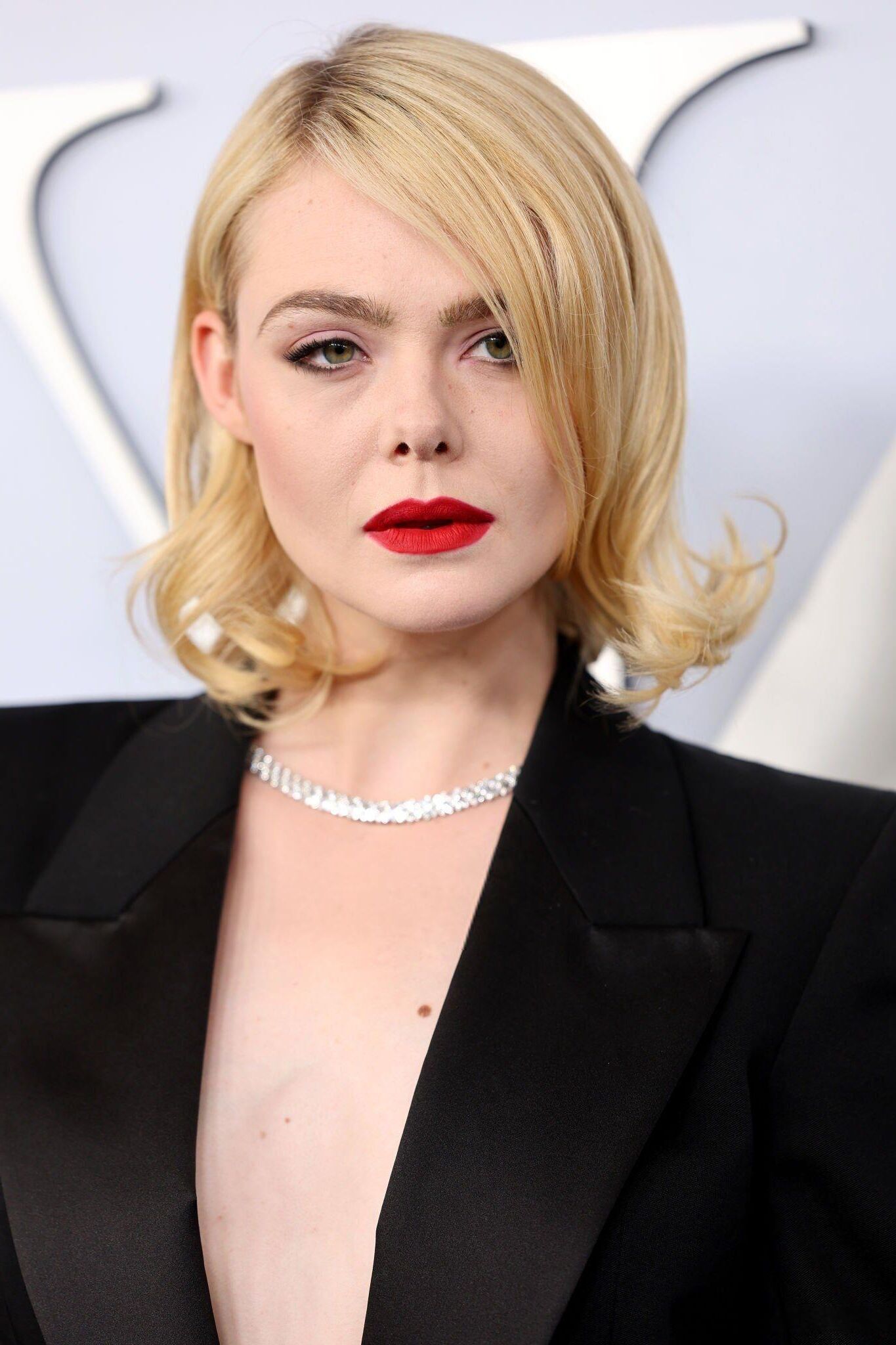 Elle Fanning sex secretary 