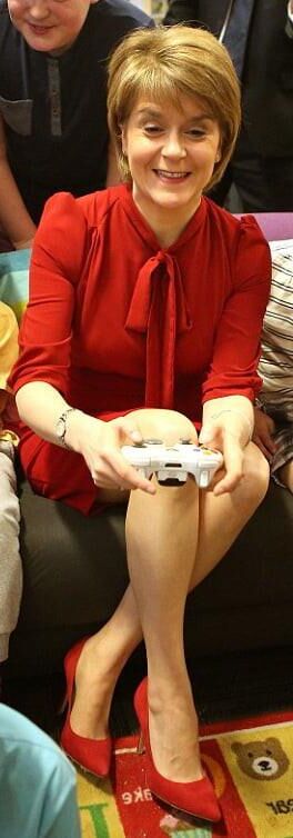 Nicola Sturgeon, ce sont ses jambes qui me font si dur!
