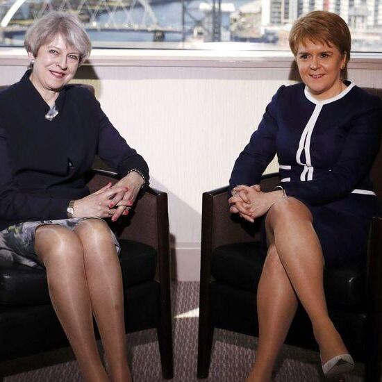 Nicola Sturgeon, ce sont ses jambes qui me font si dur!