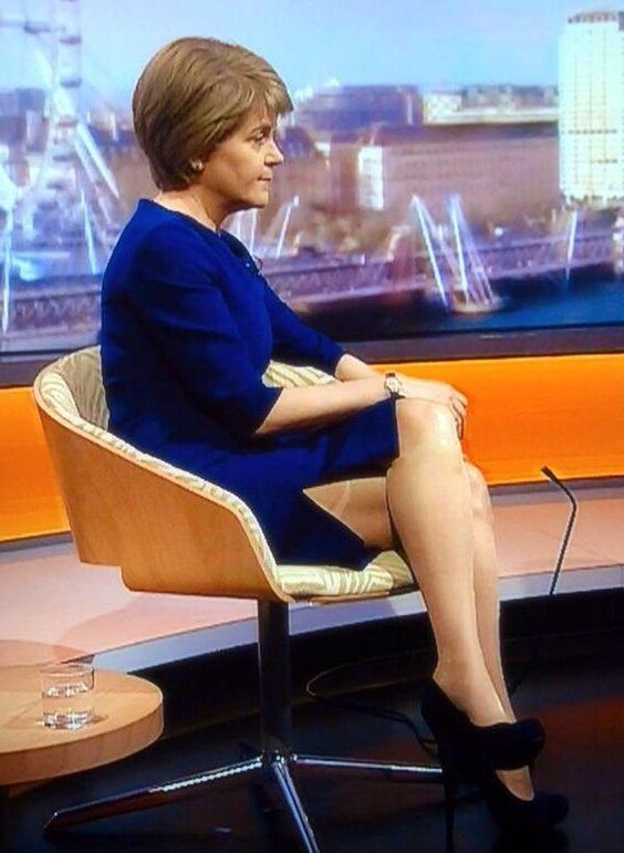Nicola Sturgeon, ce sont ses jambes qui me font si dur!