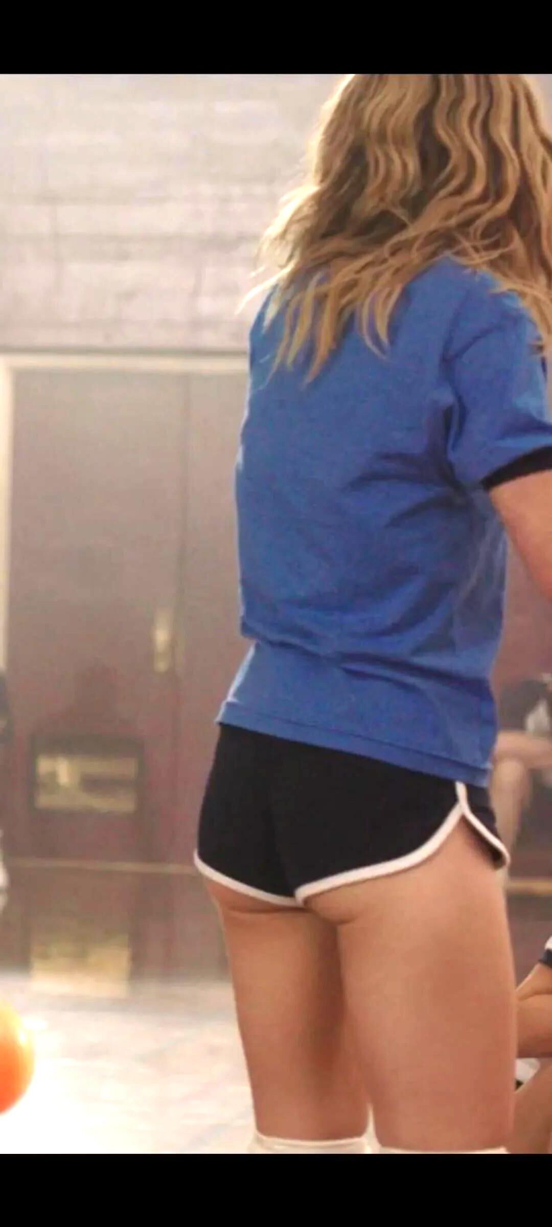 Kiernan Shipka is hot 
