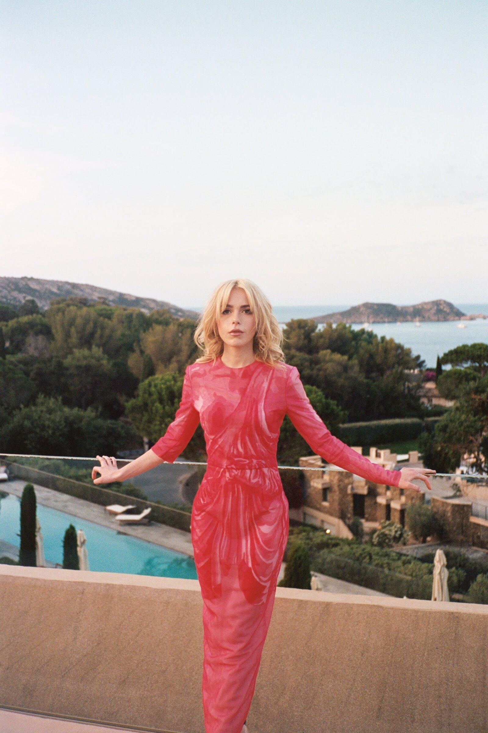 Kiernan Shipka is hot 