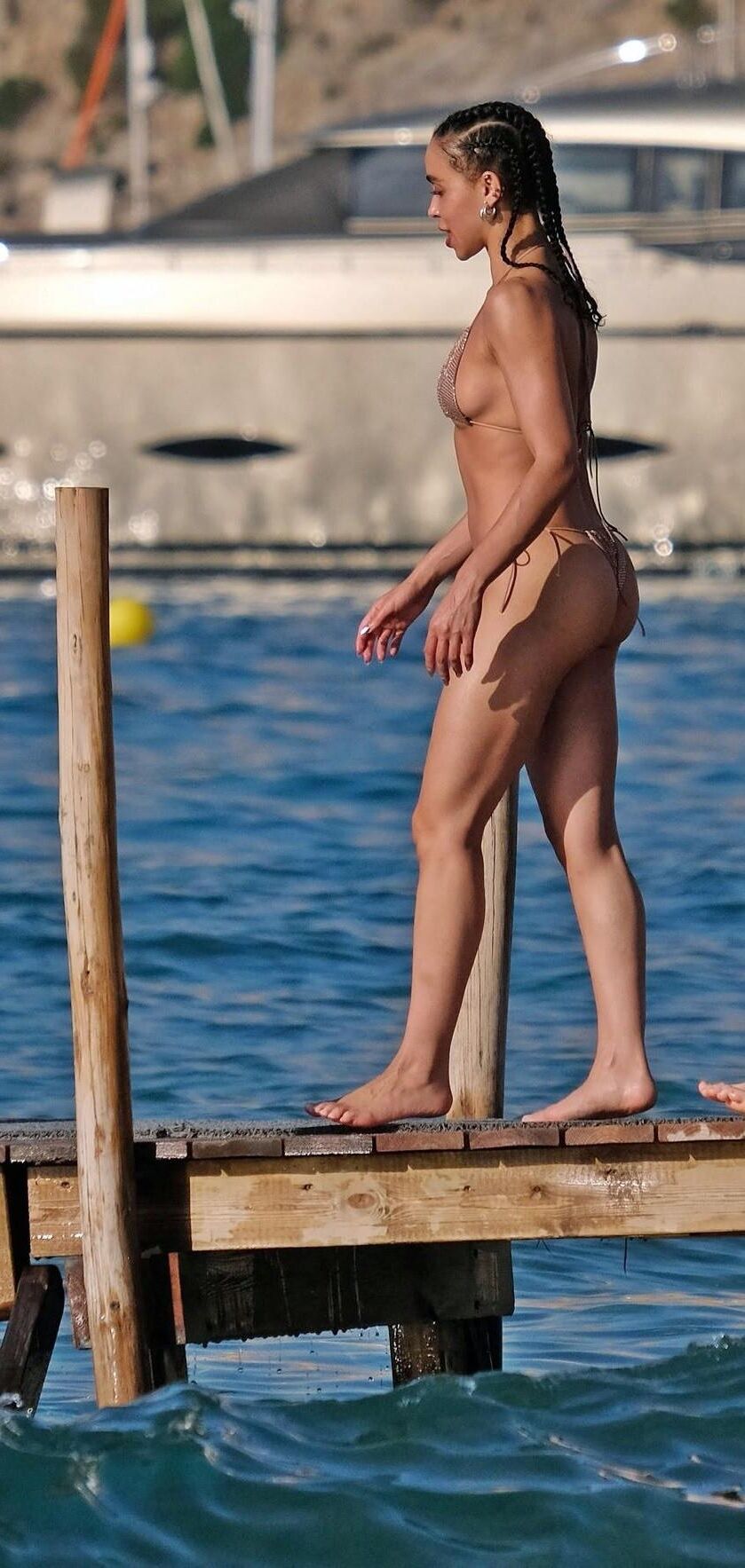 Celebrity Side Boob 