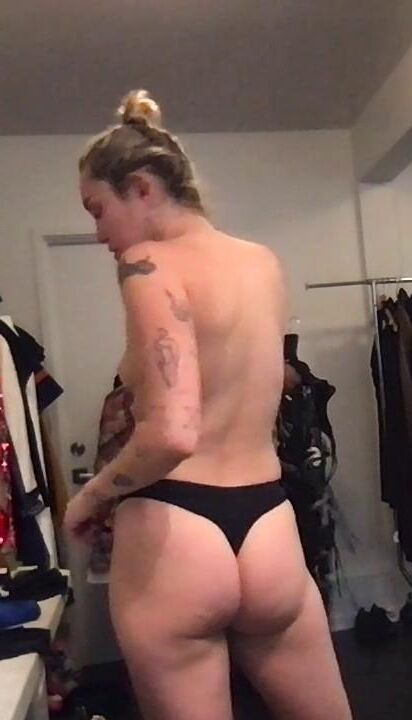 Miley Cyrus New Leaks
