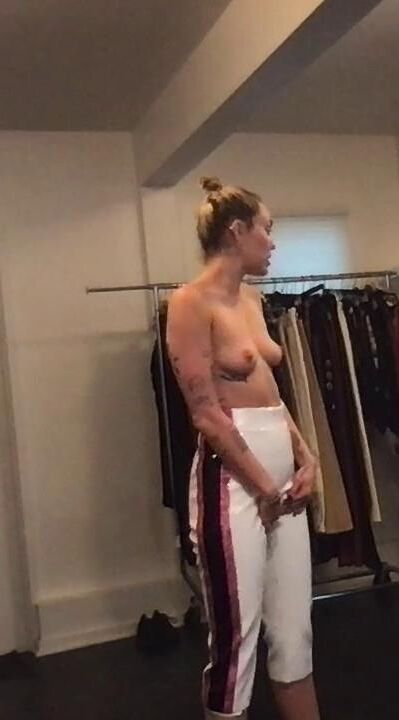 Miley Cyrus New Leaks