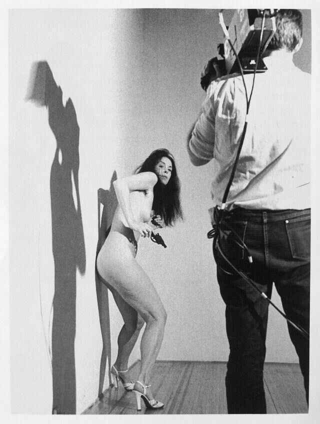 Обнаженная американская художница, скульптор и фотограф Ханна Уилке (RIP)