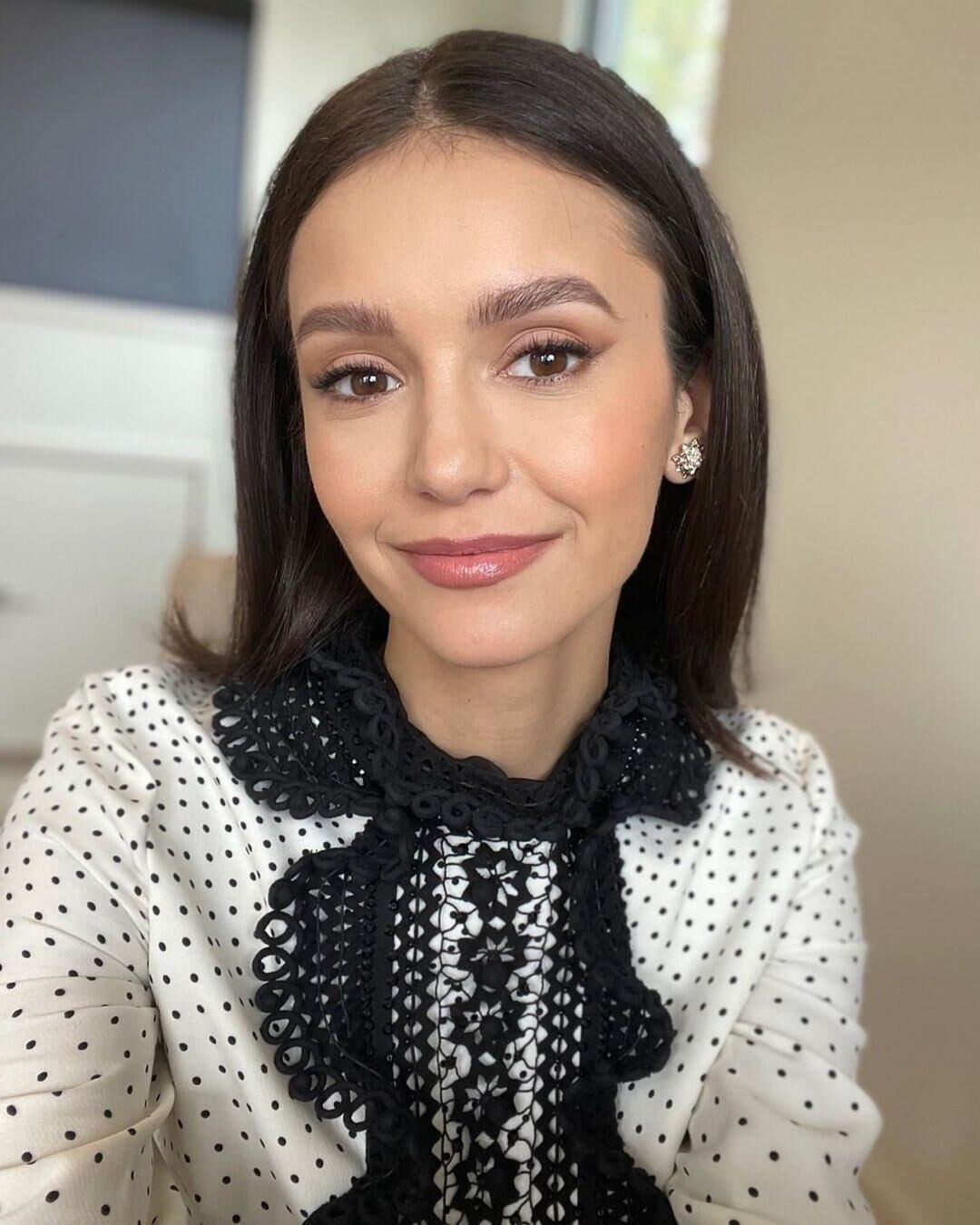 Нина Добрев