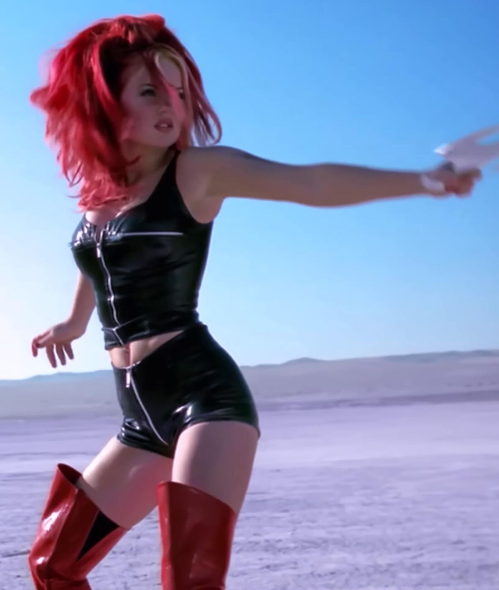 Geri Halliwell Such A Hot Outfit..!!!
