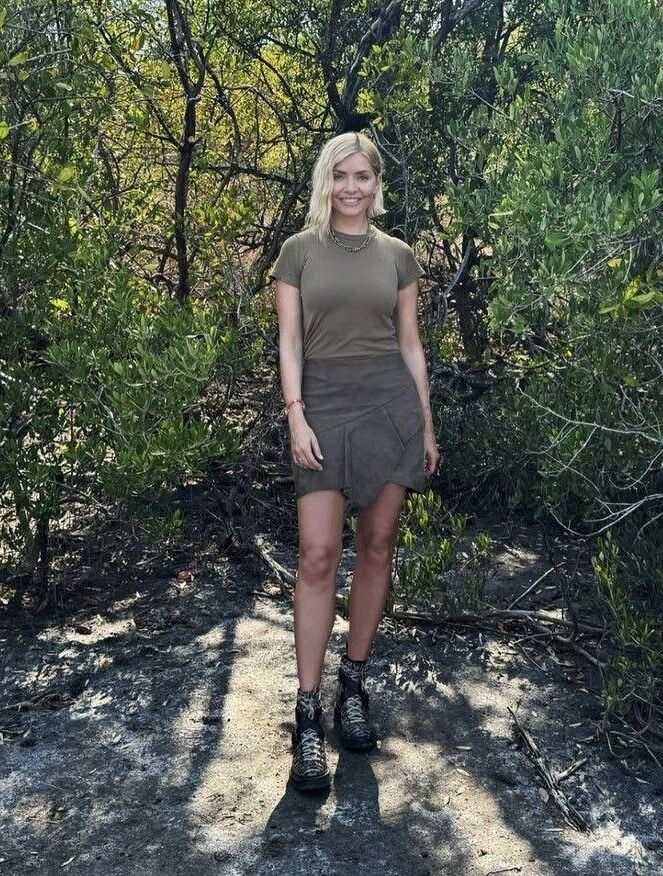 Sexy Holly Willoughby Milf legs to make you cum 
