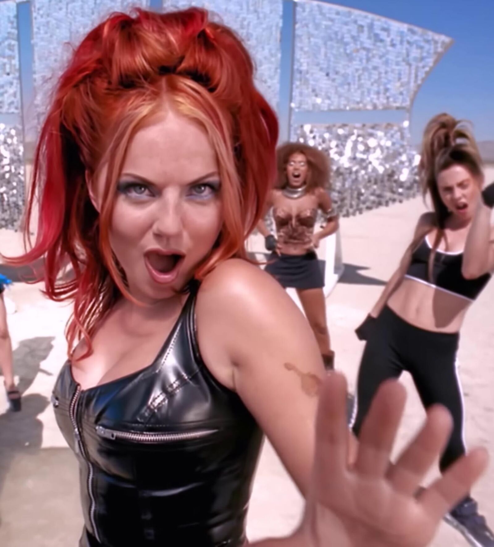 Geri Halliwell Such A Hot Outfit..!!!