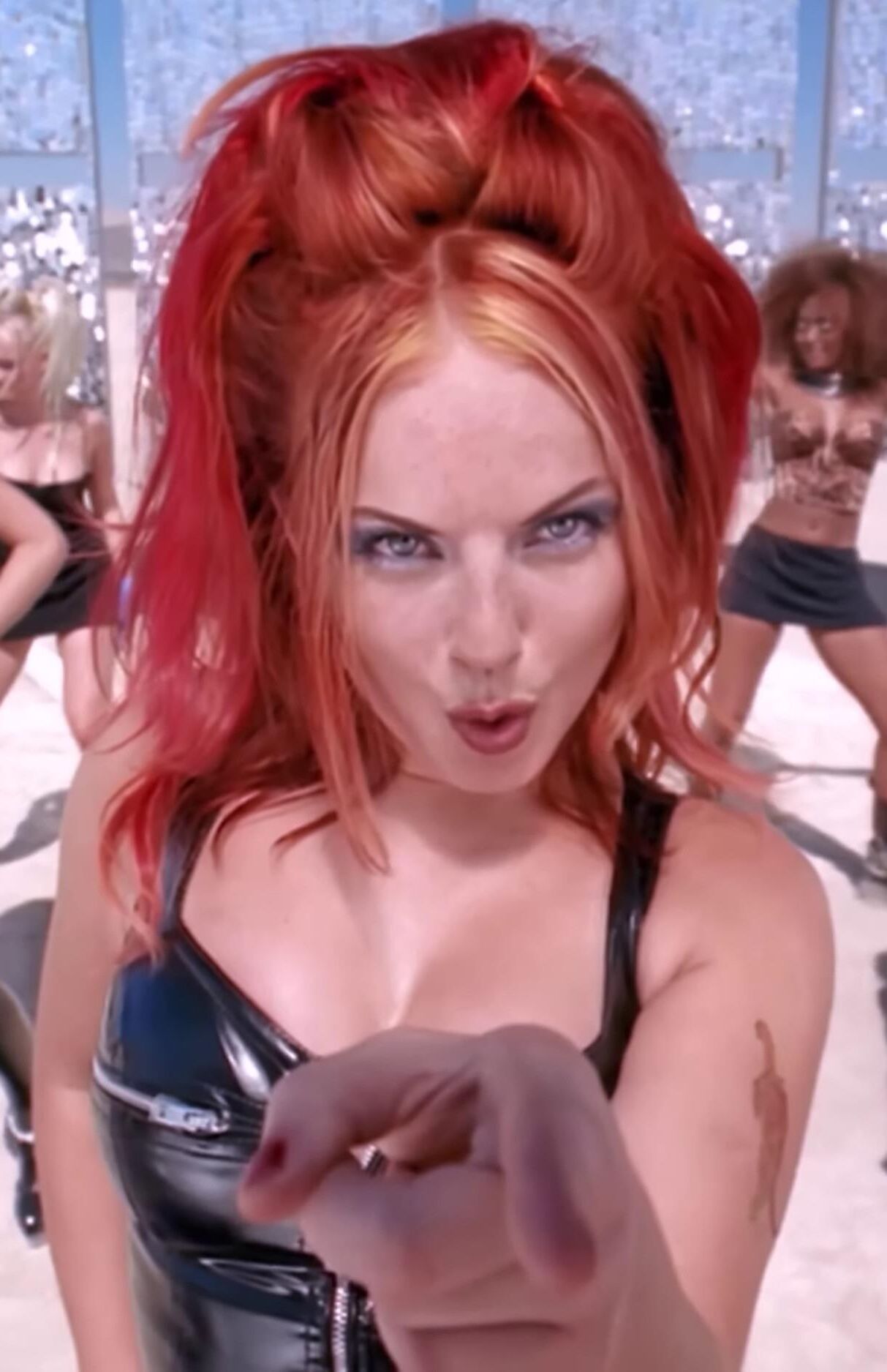 Geri Halliwell Such A Hot Outfit..!!!