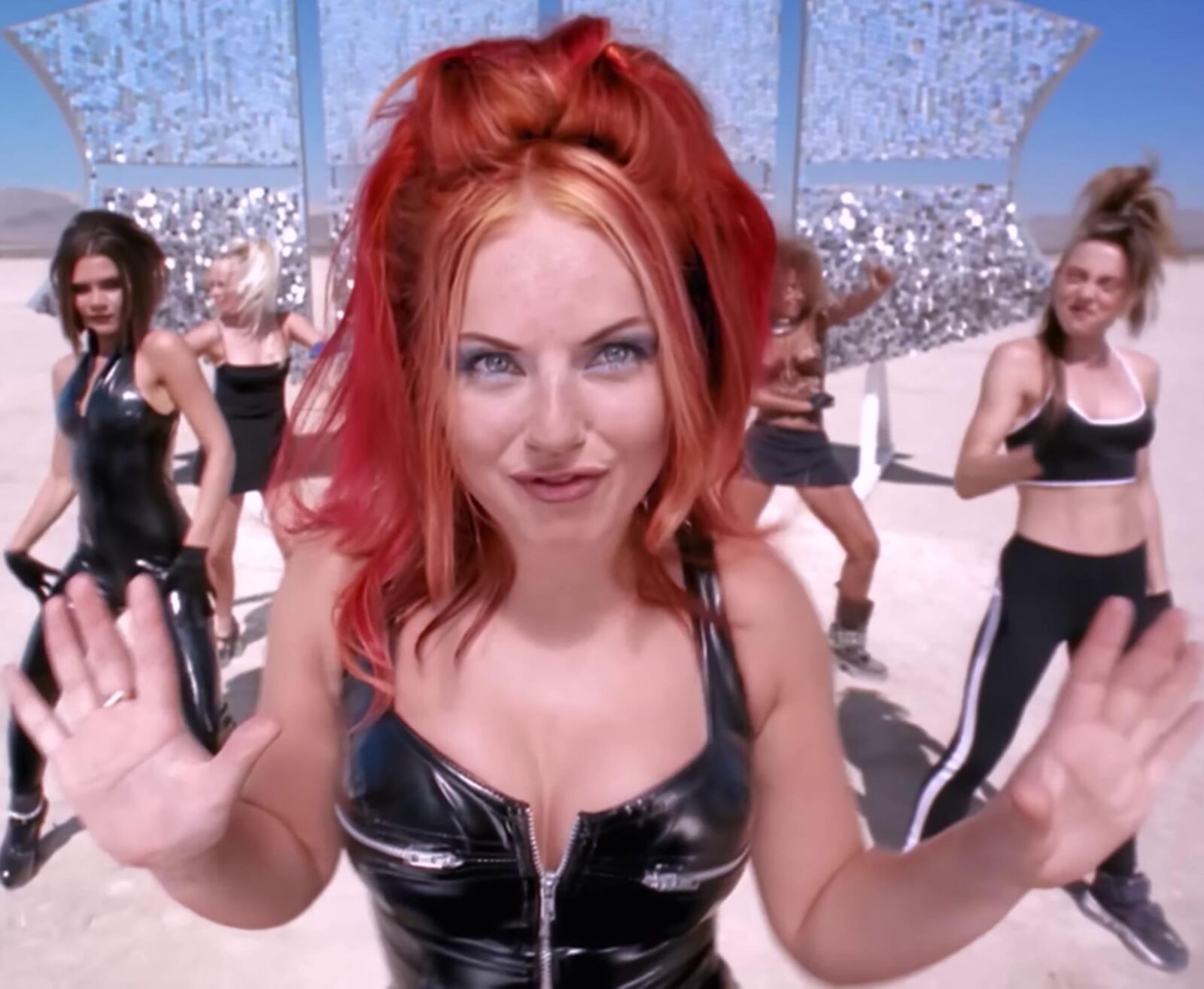 Geri Halliwell Such A Hot Outfit..!!!