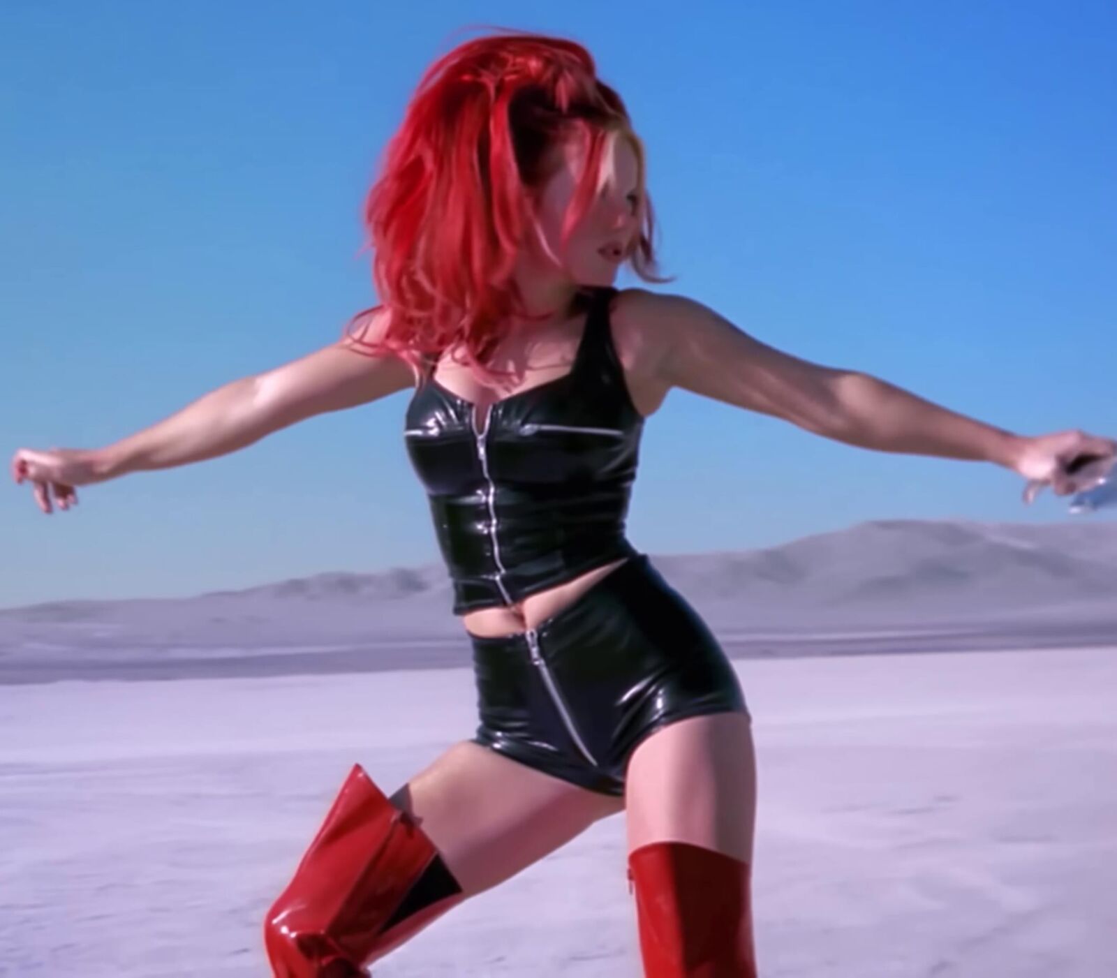Geri Halliwell Such A Hot Outfit..!!!